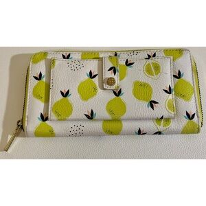 Women’s Elegant White Lemon Print Zip Around Wallet - Bright Yellow Pear Pattern
